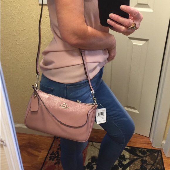 🌸SOLD 🌸NWT TOP HANDEL POUCH 🛍🌸 - Picture 4 of 8